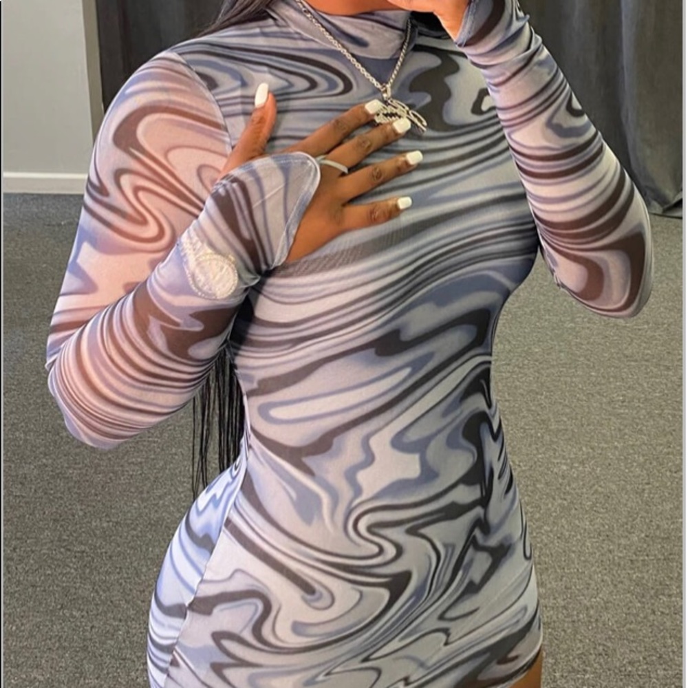 Mini dresses - Picture 2 of 3